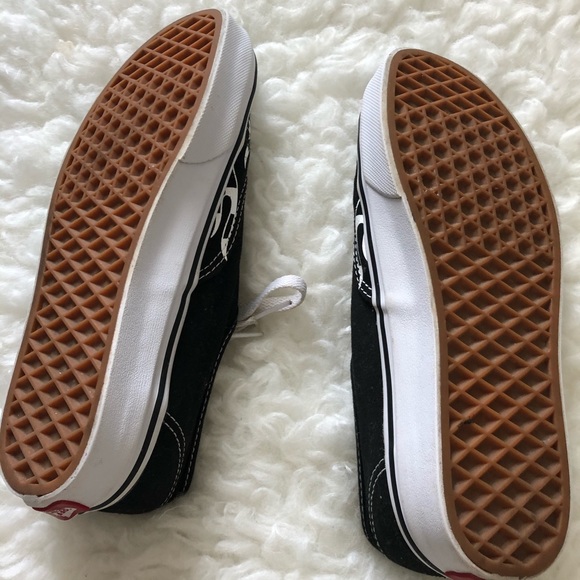 Vans - Picture 3 of 4